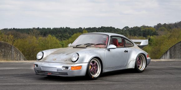 ¿Son tiempos para especular con coches? Sale a subasta un Porsche 911 RSR 3.8 de 1993 con 10 kilómetros