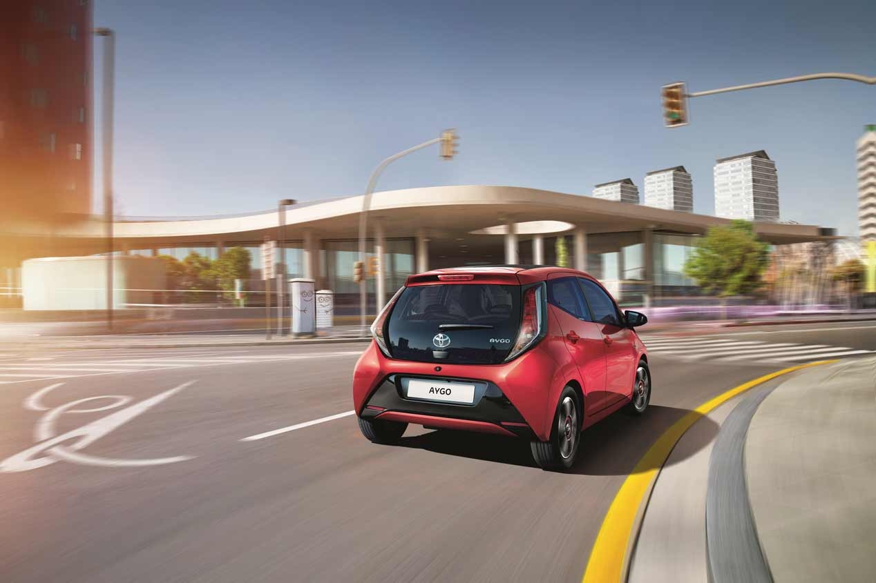 Toyota Aygo 2017: El urbanita japonés se descapota y mejora su equipamiento