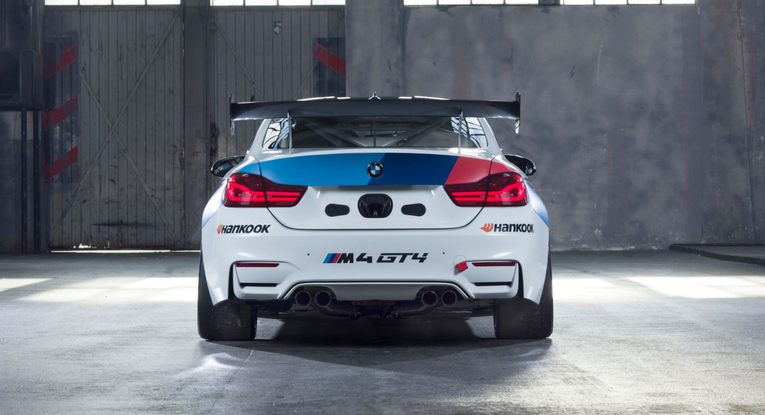 El BMW M4 GT4 ya es oficial: La bestia de competición arrancará en los 169.000 euros