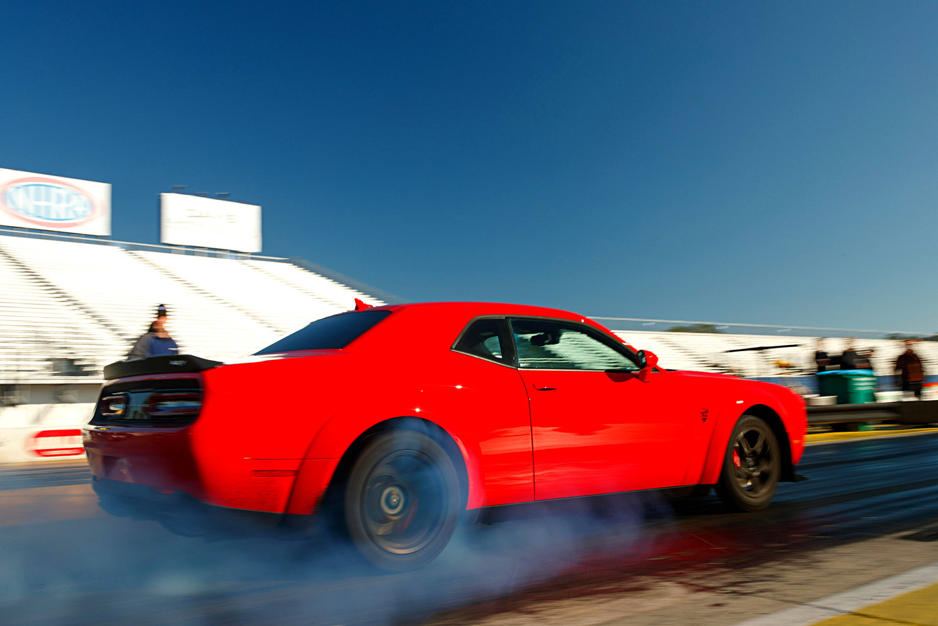 El muscle car de producción más potente de la historia ya está aquí: El Dodge Challenger SRT Demon tiene 840 CV y cuesta menos de 80.000 euros