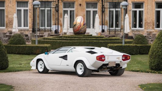 Este Lamborghini Countach tiene acabados en oro, salió así de fábrica y ahora llega a subasta