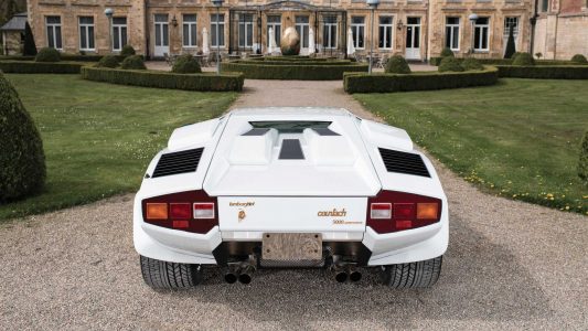 Este Lamborghini Countach tiene acabados en oro, salió así de fábrica y ahora llega a subasta