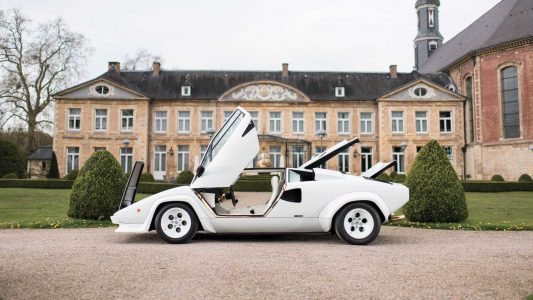 Este Lamborghini Countach tiene acabados en oro, salió así de fábrica y ahora llega a subasta