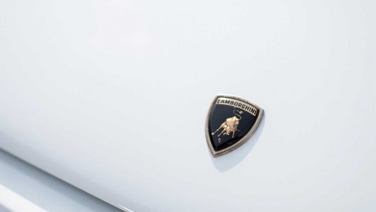 Este Lamborghini Countach tiene acabados en oro, salió así de fábrica y ahora llega a subasta