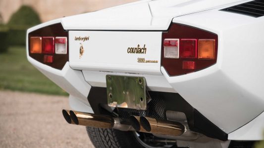 Este Lamborghini Countach tiene acabados en oro, salió así de fábrica y ahora llega a subasta