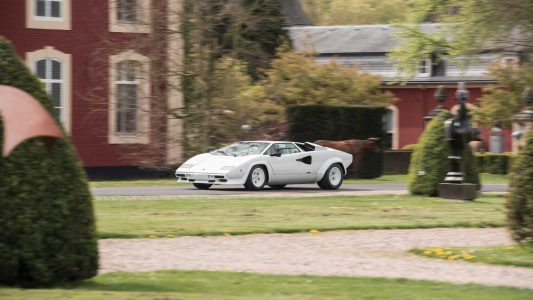 Este Lamborghini Countach tiene acabados en oro, salió así de fábrica y ahora llega a subasta