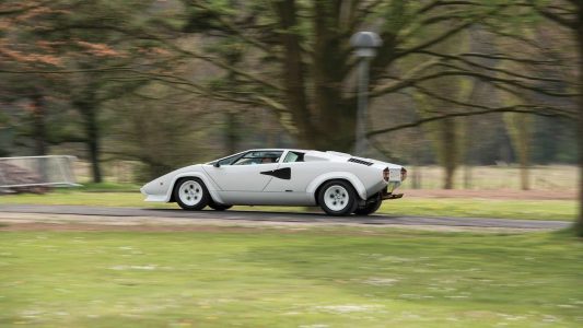 Este Lamborghini Countach tiene acabados en oro, salió así de fábrica y ahora llega a subasta