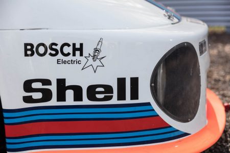 Este Porsche 935 sale a subasta... y viene acompañado de una Volkswagen T2 con la misma decoración Martini