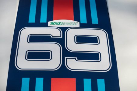 Este Porsche 935 sale a subasta... y viene acompañado de una Volkswagen T2 con la misma decoración Martini