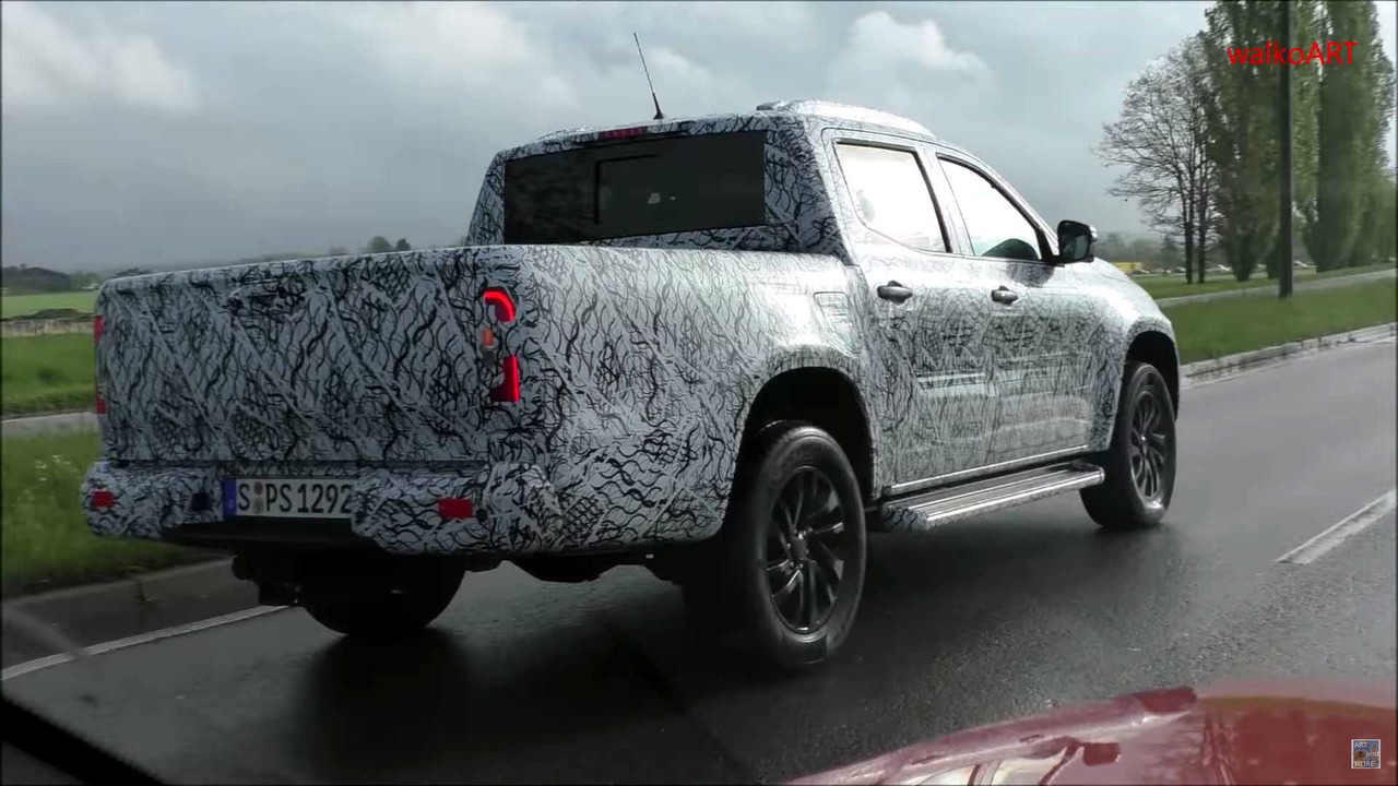 Fotos espía del Mercedes Clase X, el pickup alemán se deja ver en movimiento