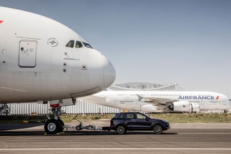 ¡Increíble! Este Porsche Cayenne logra un Récord Guiness Mundial al remolcar un Airbus A380 de 285 toneladas