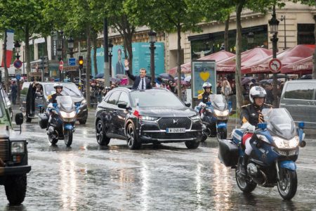 Macron ya tiene nuevo coche oficial: Un DS 7 Crossback descapotable. Sí, has leído bien.