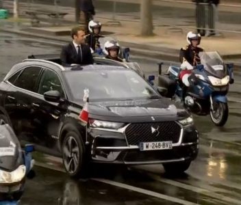 Macron ya tiene nuevo coche oficial: Un DS 7 Crossback descapotable. Sí, has leído bien.