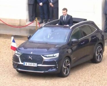 Macron ya tiene nuevo coche oficial: Un DS 7 Crossback descapotable. Sí, has leído bien.