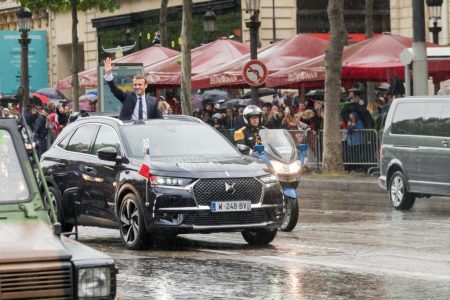 Macron ya tiene nuevo coche oficial: Un DS 7 Crossback descapotable. Sí, has leído bien.