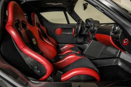 ¿Quieres uno de los escasísimos Ferrari Enzo de color negro? Tan sólo necesitas 2,2 millones de euros