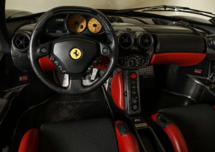 ¿Quieres uno de los escasísimos Ferrari Enzo de color negro? Tan sólo necesitas 2,2 millones de euros