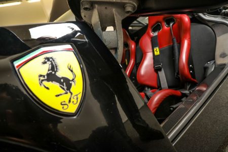 ¿Quieres uno de los escasísimos Ferrari Enzo de color negro? Tan sólo necesitas 2,2 millones de euros