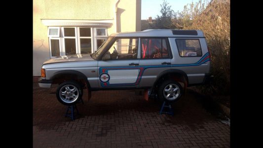 A subasta el Land Rover Discovery con motor de BMW M3... el único Land Rover que te permitirá ir de rally