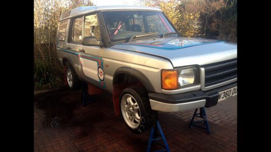 A subasta el Land Rover Discovery con motor de BMW M3... el único Land Rover que te permitirá ir de rally