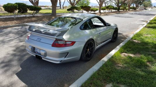 ¿Estarías dispuesto a comprar un Porsche 911 GT3 con un motor... V8 de 6.2 litros de Corvette? ¿herejía o genialidad?