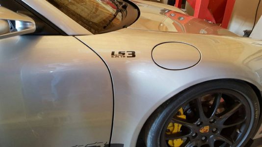 ¿Estarías dispuesto a comprar un Porsche 911 GT3 con un motor... V8 de 6.2 litros de Corvette? ¿herejía o genialidad?