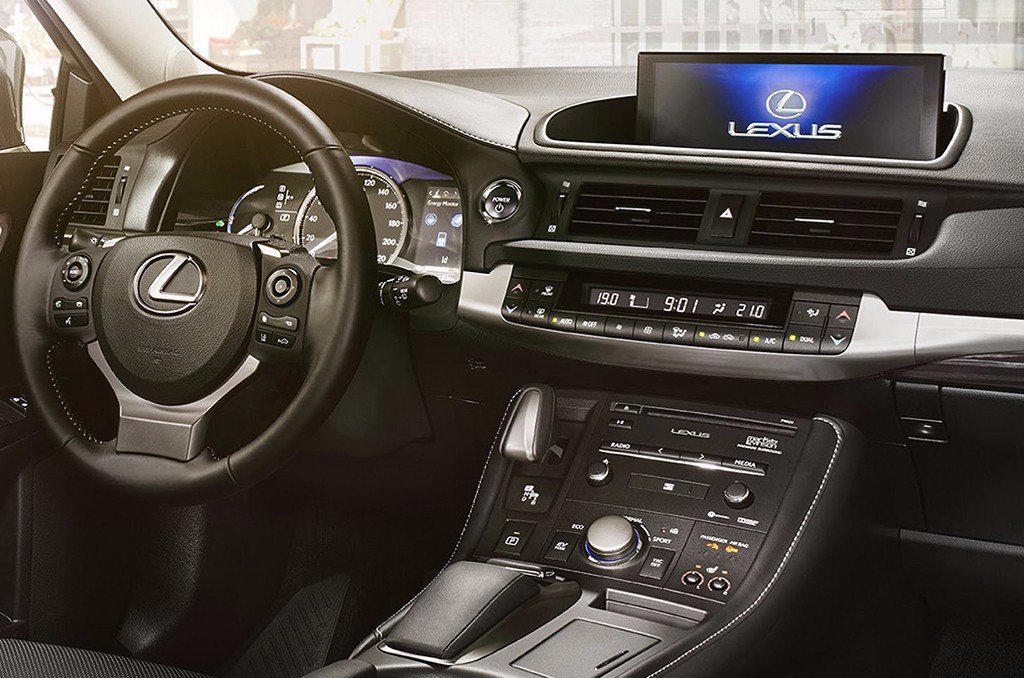 Lexus CT 200h 2018: El compacto híbrido vuelve a ponerse al día con cambios estéticos y nuevo sistema de infoentretenimiento