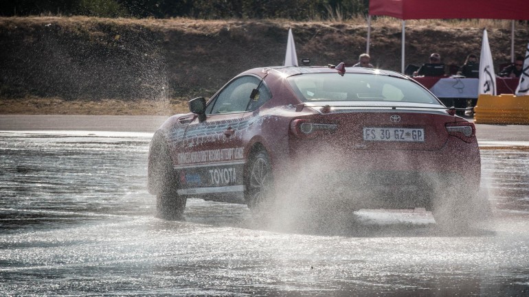 Nuevo récord Guiness mundial de drifting para el Toyota GT86: 168 kilómetros de lado