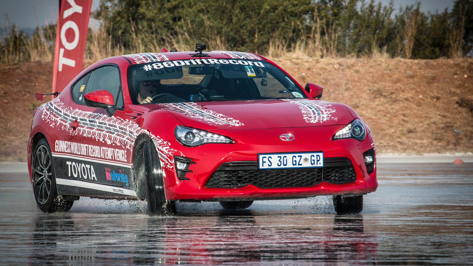 Nuevo récord Guiness mundial de drifting para el Toyota GT86: 168 kilómetros de lado