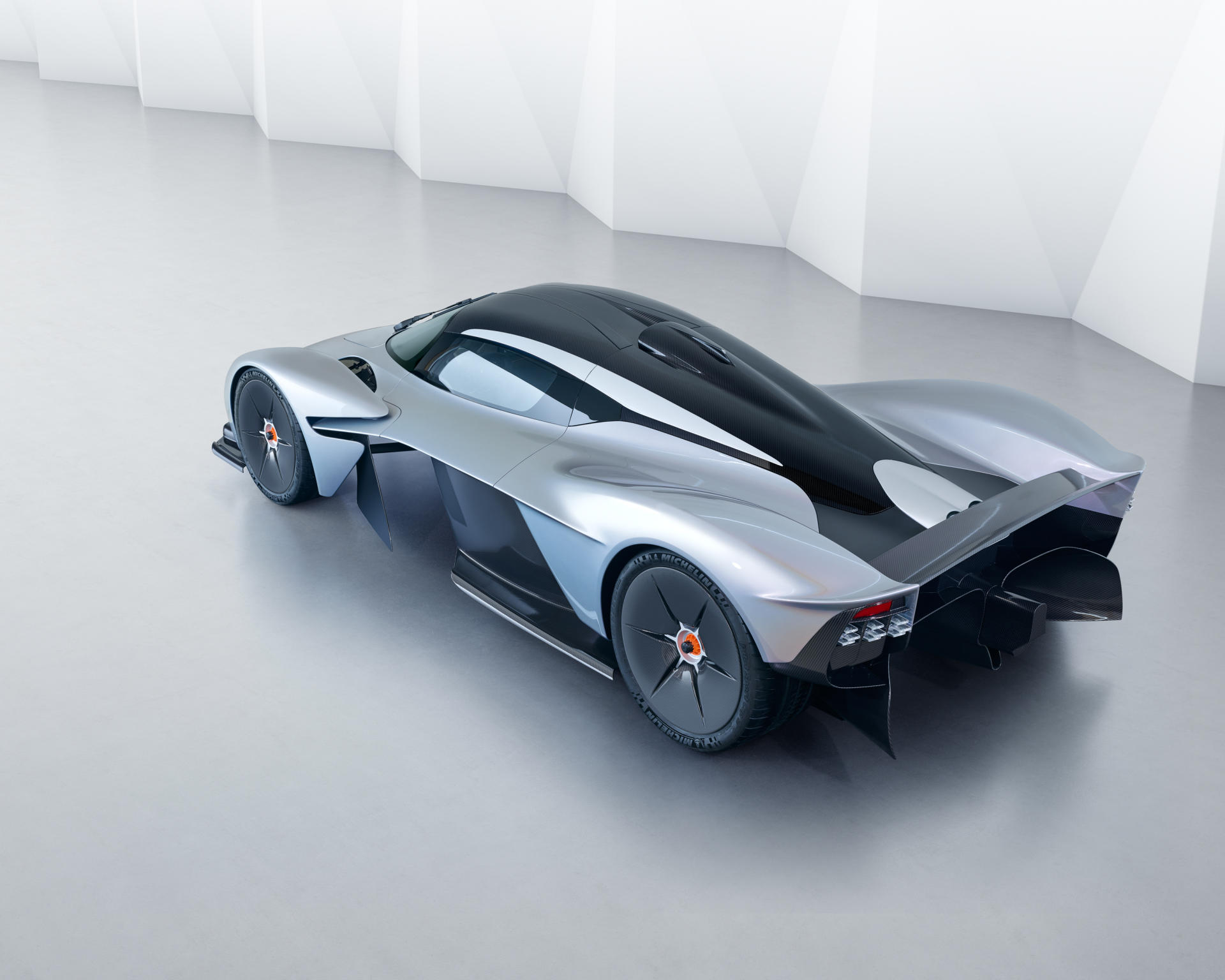 Aston Martin Valkyrie: nuevas cifras oficiales, ¡menuda bestia!