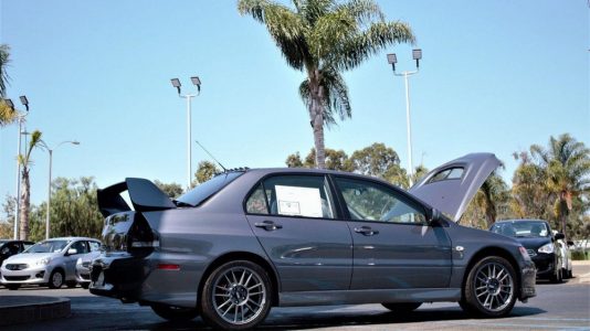 ¿Cuánto estarías dispuesto a pagar por un Mitsubishi Lancer Evo IX MR nuevo? Aquí tienes uno a la venta...