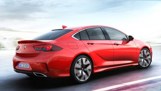 El nuevo Opel Insignia GSI luce así con 260 CV: ¡Larga vida a los GSI!