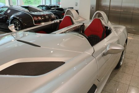 Hacerte con una de las 75 unidades del  Mercedes-Benz SLR Stirling Moss es posible, pero... ¿a qué precio?