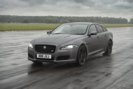 Jaguar XJR575: La superberlina que combina un V8 de 575 CV y el lujo