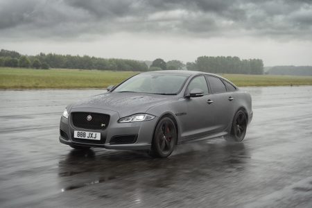 Jaguar XJR575: La superberlina que combina un V8 de 575 CV y el lujo