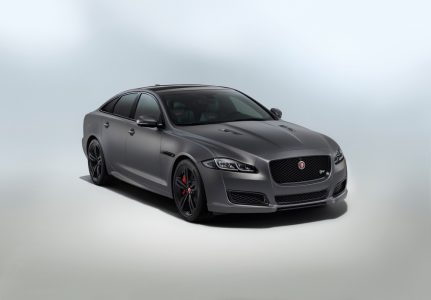 Jaguar XJR575: La superberlina que combina un V8 de 575 CV y el lujo