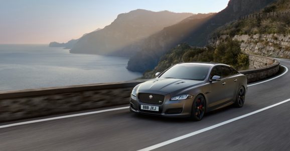 Jaguar XJR575: La superberlina que combina un V8 de 575 CV y el lujo