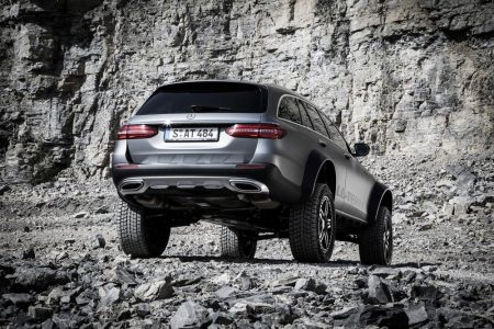 Mercedes Clase E All-Terrain 4x4²?: Por si se te quedaba corto fuera del asfalto