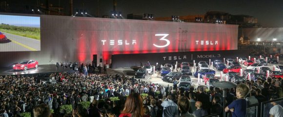 Todos los detalles del Tesla Model 3: Hasta 500 kilómetros de autonomía y lista de precios