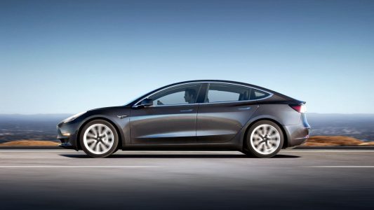Todos los detalles del Tesla Model 3: Hasta 500 kilómetros de autonomía y lista de precios