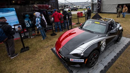 ¡Viva la bipolaridad! Este Mazda MX-5 es mitad coche de calle, mitad MX-5 Cup