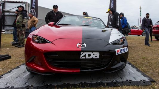 ¡Viva la bipolaridad! Este Mazda MX-5 es mitad coche de calle, mitad MX-5 Cup