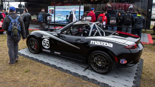 ¡Viva la bipolaridad! Este Mazda MX-5 es mitad coche de calle, mitad MX-5 Cup