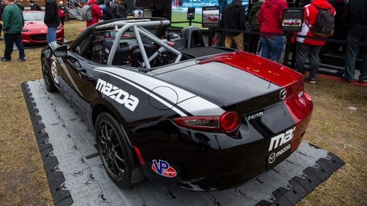 ¡Viva la bipolaridad! Este Mazda MX-5 es mitad coche de calle, mitad MX-5 Cup