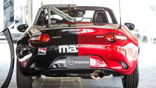 ¡Viva la bipolaridad! Este Mazda MX-5 es mitad coche de calle, mitad MX-5 Cup