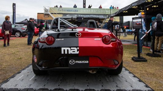 ¡Viva la bipolaridad! Este Mazda MX-5 es mitad coche de calle, mitad MX-5 Cup