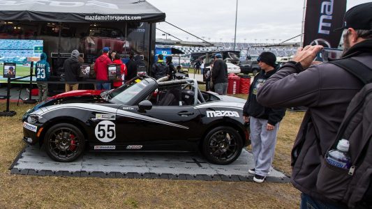 ¡Viva la bipolaridad! Este Mazda MX-5 es mitad coche de calle, mitad MX-5 Cup