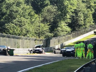 Este accidente grave en Nürburgring ha tenido 10 vehículos implicados, varios heridos... y algunos de ellos españoles