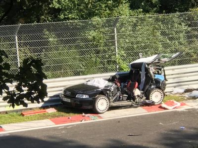 Este accidente grave en Nürburgring ha tenido 10 vehículos implicados, varios heridos... y algunos de ellos españoles