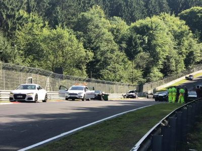 Este accidente grave en Nürburgring ha tenido 10 vehículos implicados, varios heridos... y algunos de ellos españoles